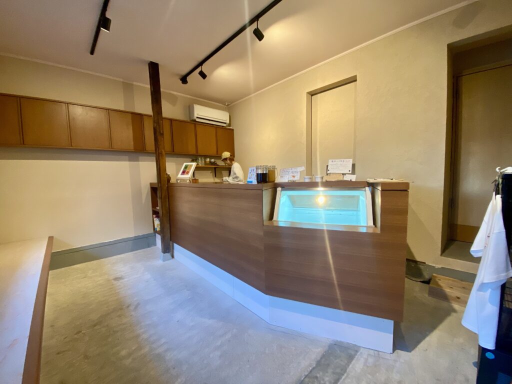 Akubi - Ice Cream and Craft Beer - interior