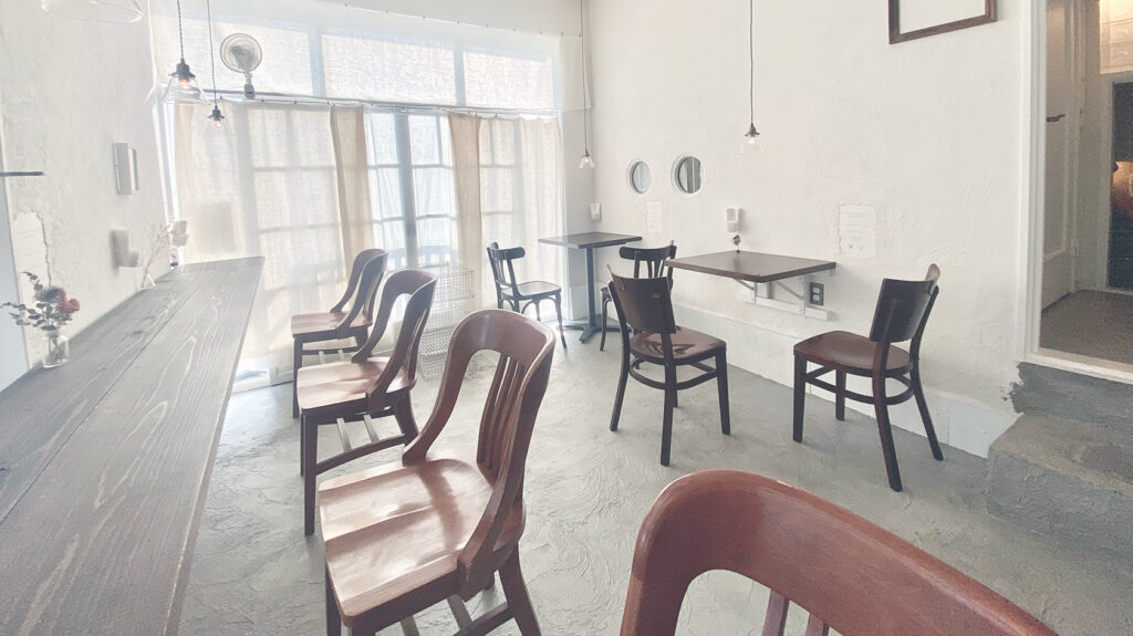 Coffee House Takizawake - counter and table seating