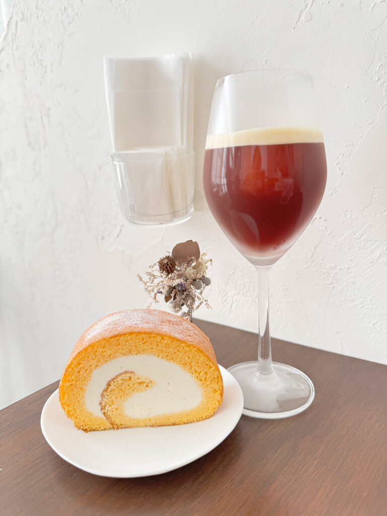 Coffee House Takizawake - roll cake and iced coffee
