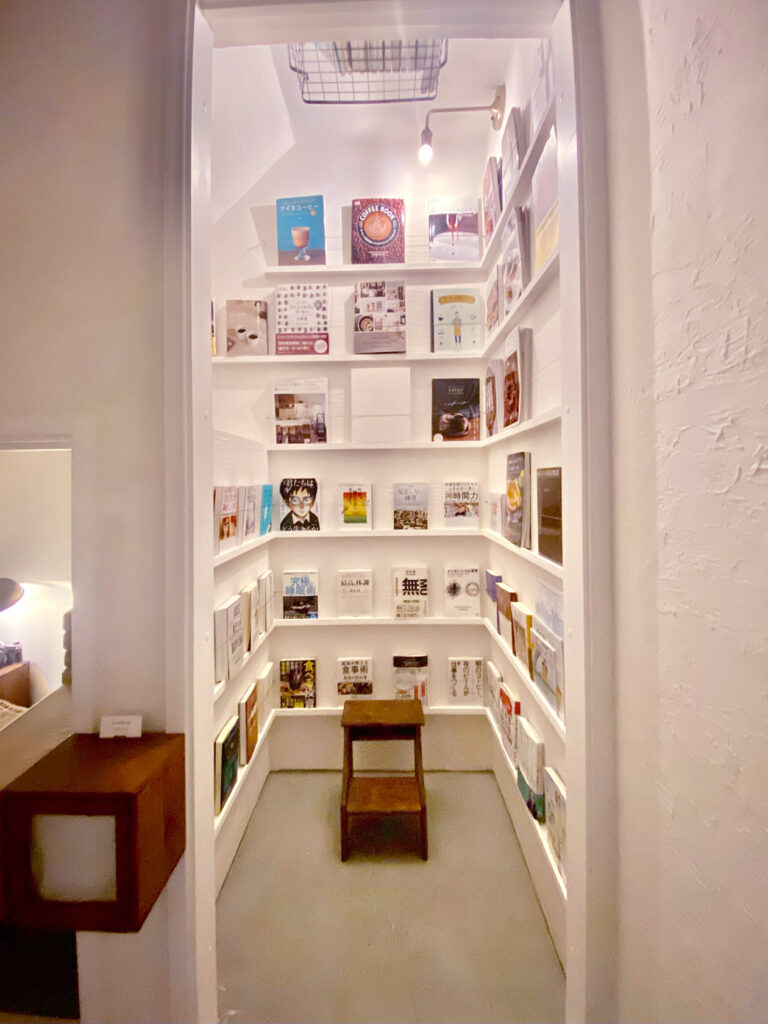 Coffee House Takizawake - reading materials